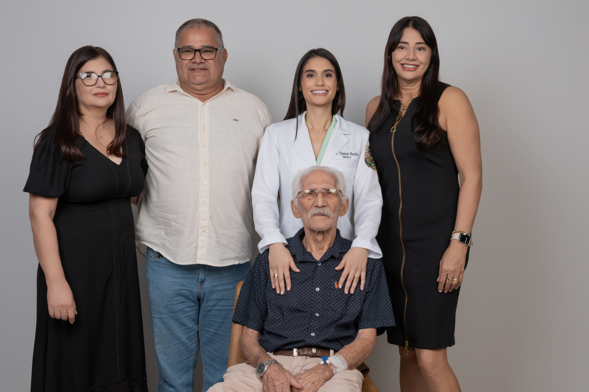 Thainara Rosalves, ensaio, formatura, formanda, médica, medicina, fotos, formanda, familia, clinica, ensaio formatura, fotos familia formatura, aluno medicina, fotos criativas, ensaio medica, flaviomarquesfotografias