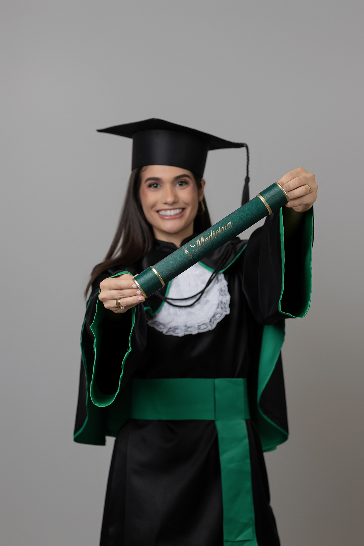 Thainara Rosalves, ensaio, formatura, formanda, médica, medicina, fotos, formanda, familia, clinica, ensaio formatura, fotos familia formatura, aluno medicina, fotos criativas, ensaio medica, flaviomarquesfotografias