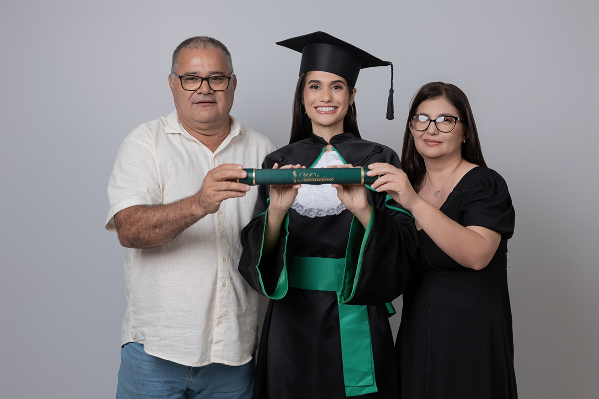 Thainara Rosalves, ensaio, formatura, formanda, médica, medicina, fotos, formanda, familia, clinica, ensaio formatura, fotos familia formatura, aluno medicina, fotos criativas, ensaio medica, flaviomarquesfotografias