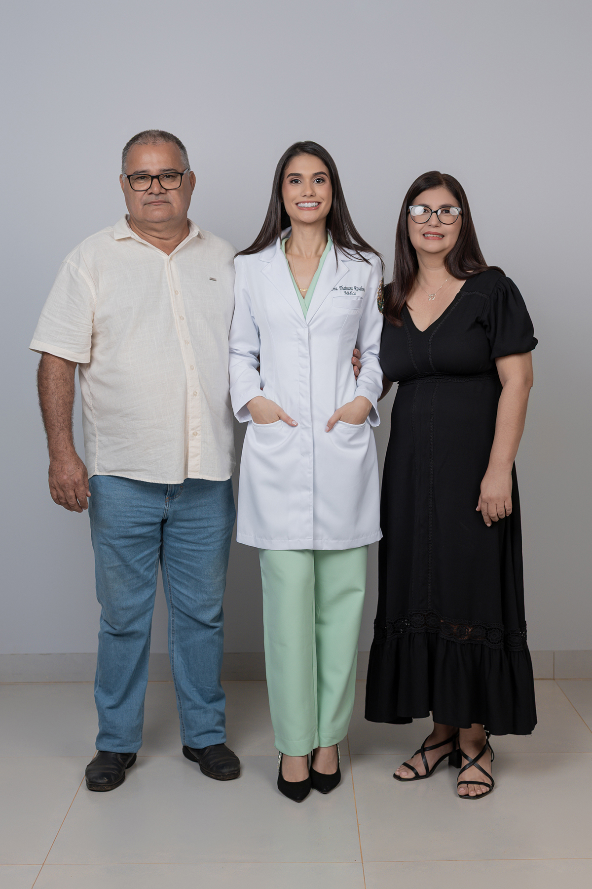 Thainara Rosalves, ensaio, formatura, formanda, médica, medicina, fotos, formanda, familia, clinica, ensaio formatura, fotos familia formatura, aluno medicina, fotos criativas, ensaio medica, flaviomarquesfotografias