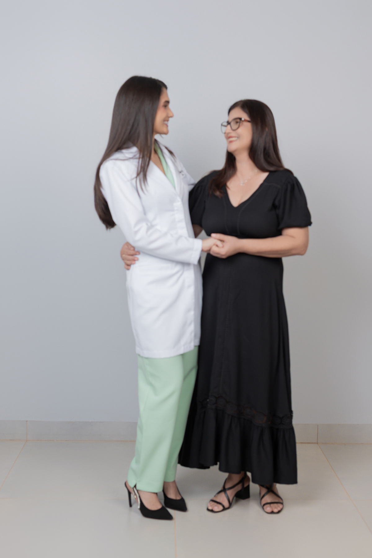 Thainara Rosalves, ensaio, formatura, formanda, médica, medicina, fotos, formanda, familia, clinica, ensaio formatura, fotos familia formatura, aluno medicina, fotos criativas, ensaio medica, flaviomarquesfotografiasThainara Rosalves, ensaio, formatura, f