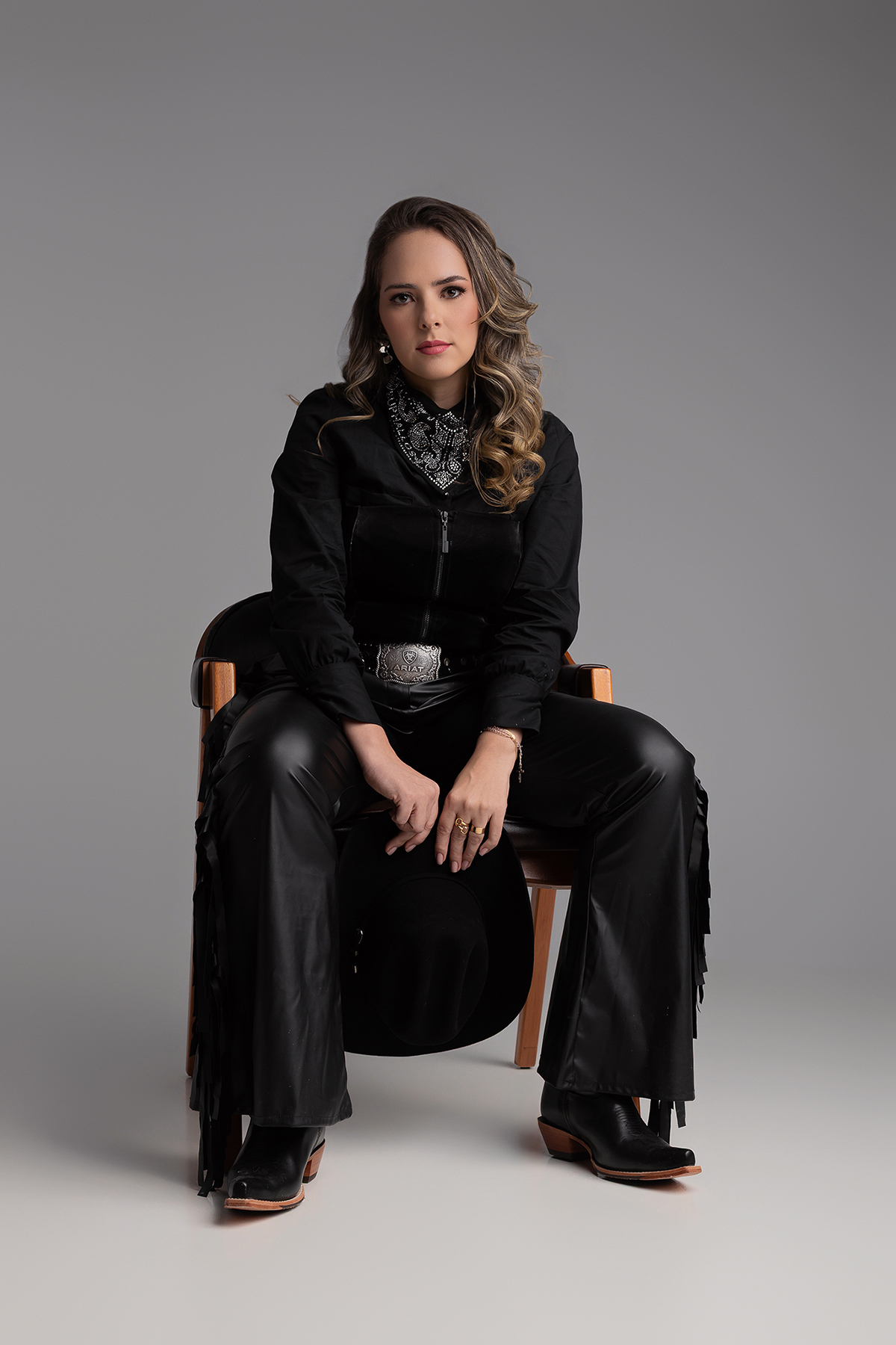 Débora Faria, ensaio country, celeiro farm, ensaio feminino, fotos criativas, ensaio estudio, loja de roupas, cavalgadas, cavalos, festa de peao, roupas, mulheres, celeiro farm xinguara, celeiro xinguara, ensaio flaviomarquesfotografias