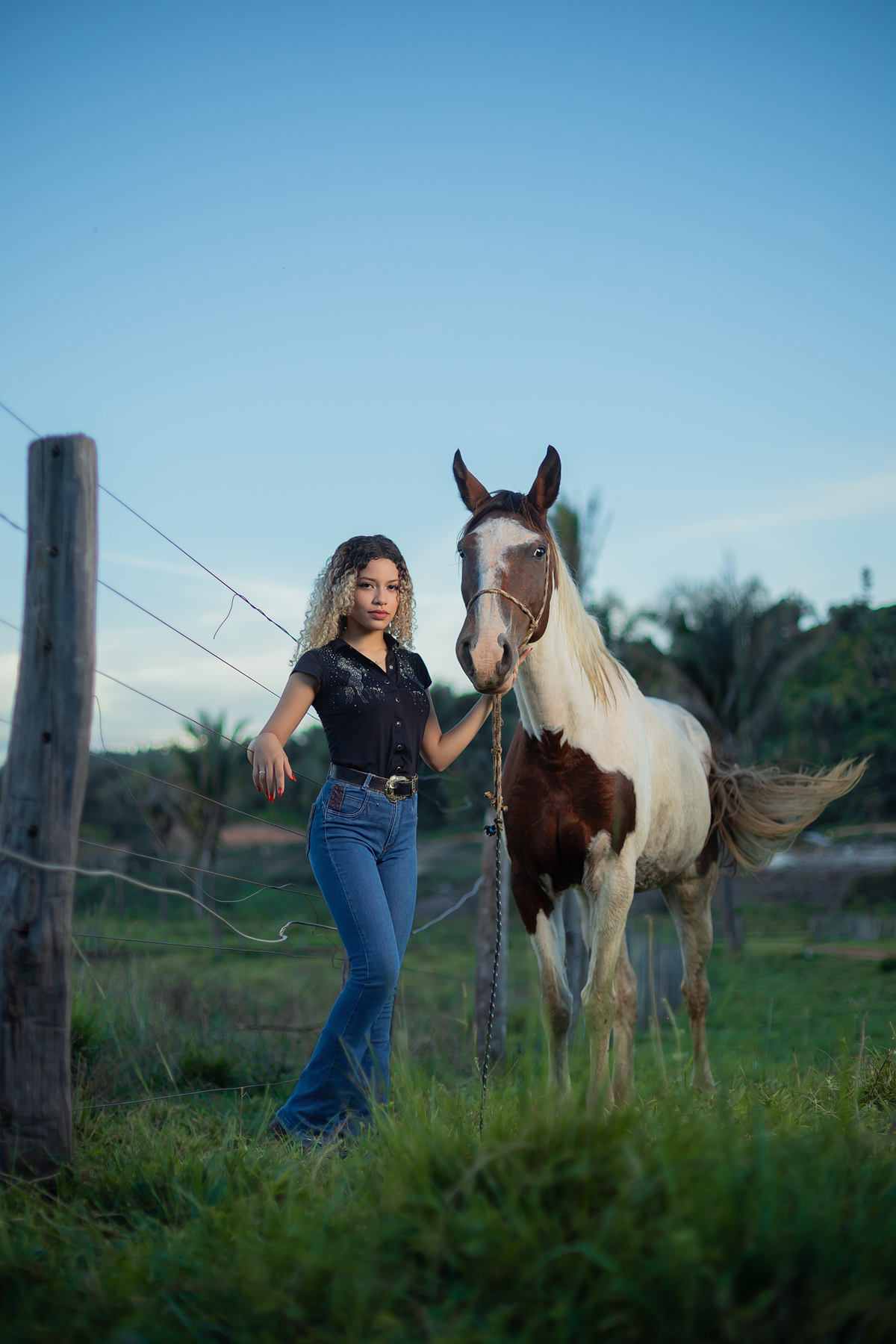 Anna Costa, ensaio feminino, xinguara, fotos em xinguara, ensaio fotografico, ensaio de fotos, fotos ideias, ideias de fotos, ideias fotos fazenda, fotos na fazenda, country, sessão fotográfica, ensaio country, fazenda, por do sol, xinguara