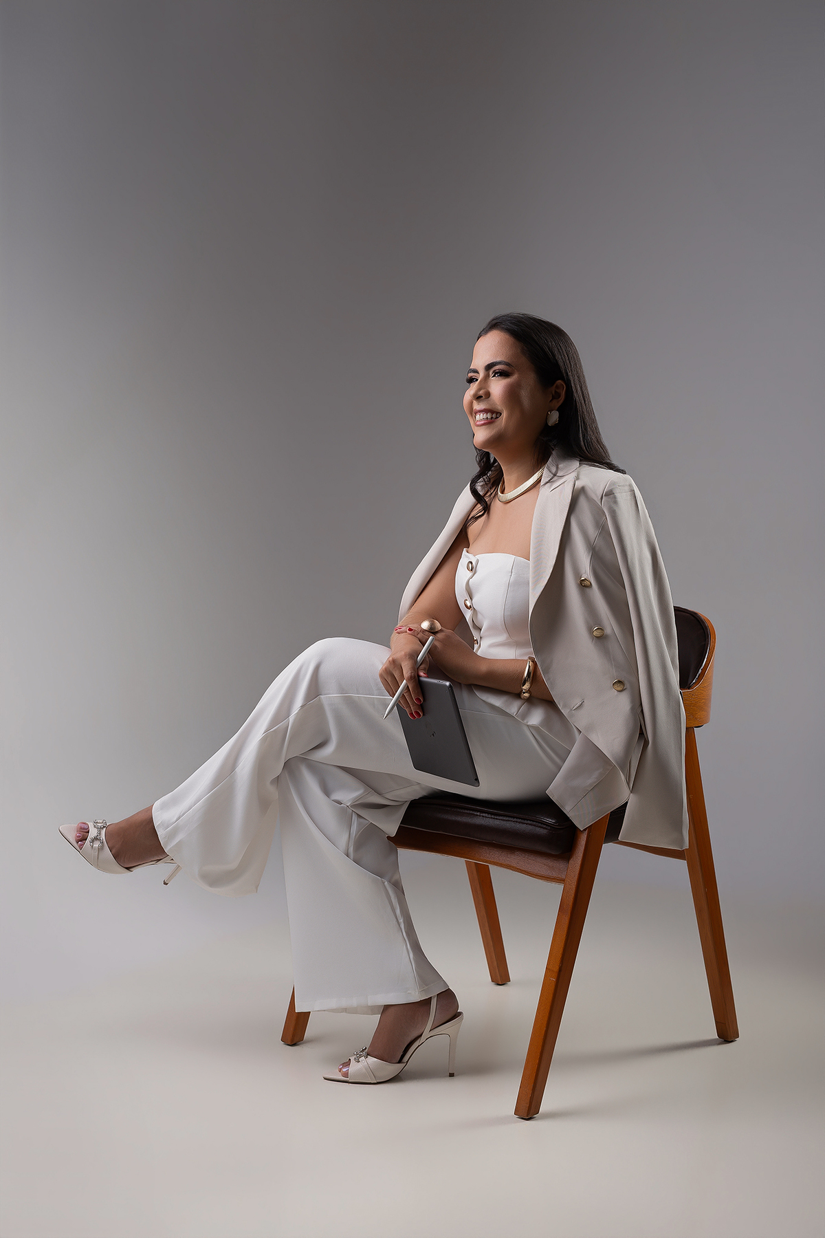graciele cruz, advogada, ensaio fotográfico, posicionamento profissional, foto estudio, estudio fotográfico em xinguara, flavio marques, fotografias, ensaio feminino, casamento, aniversario, luz, poses ideias, ideias fotos, fotos advogada