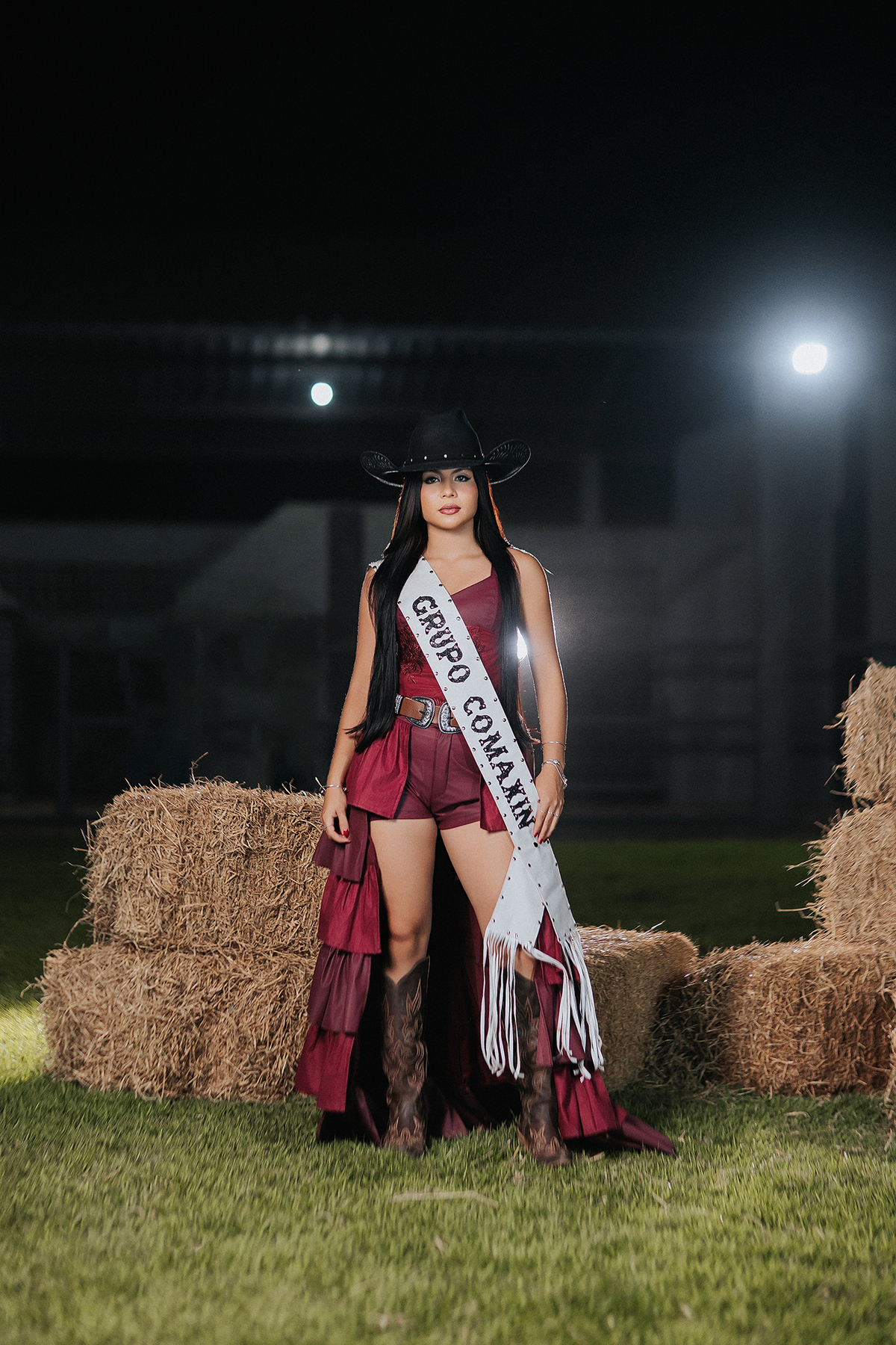 Clara Mello, ensaio fotográfico, sessão fotográfica, rainha fax, fotos ensaio, ideias fotos, ideias estudio, fotos criativas, sessão externa, criativa, fotos country, ensaio cavalos, candidata rainha fax, fax 2026, baile rainha fax