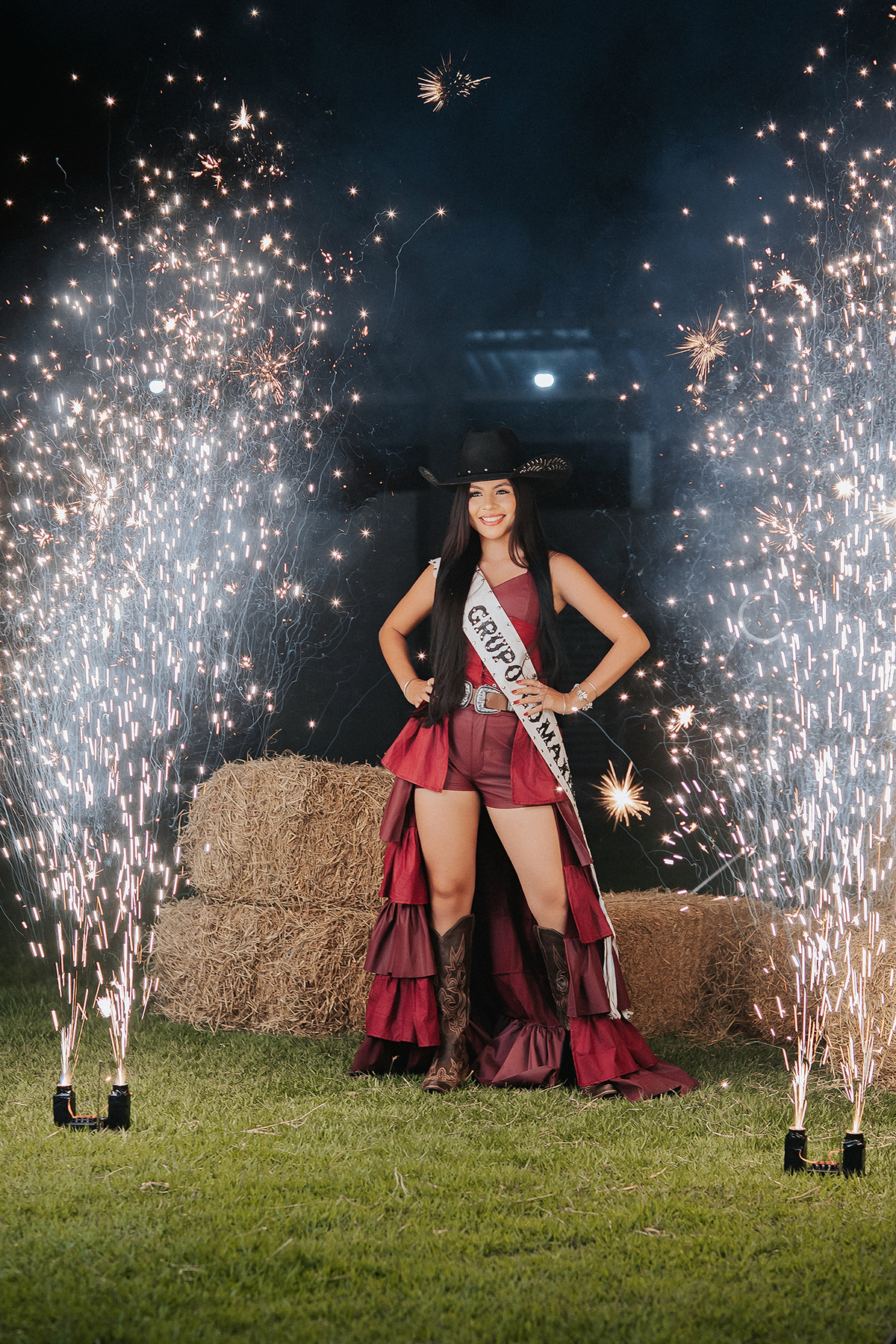 Clara Mello, ensaio fotográfico, sessão fotográfica, rainha fax, fotos ensaio, ideias fotos, ideias estudio, fotos criativas, sessão externa, criativa, fotos country, ensaio cavalos, candidata rainha fax, fax 2026, baile rainha fax