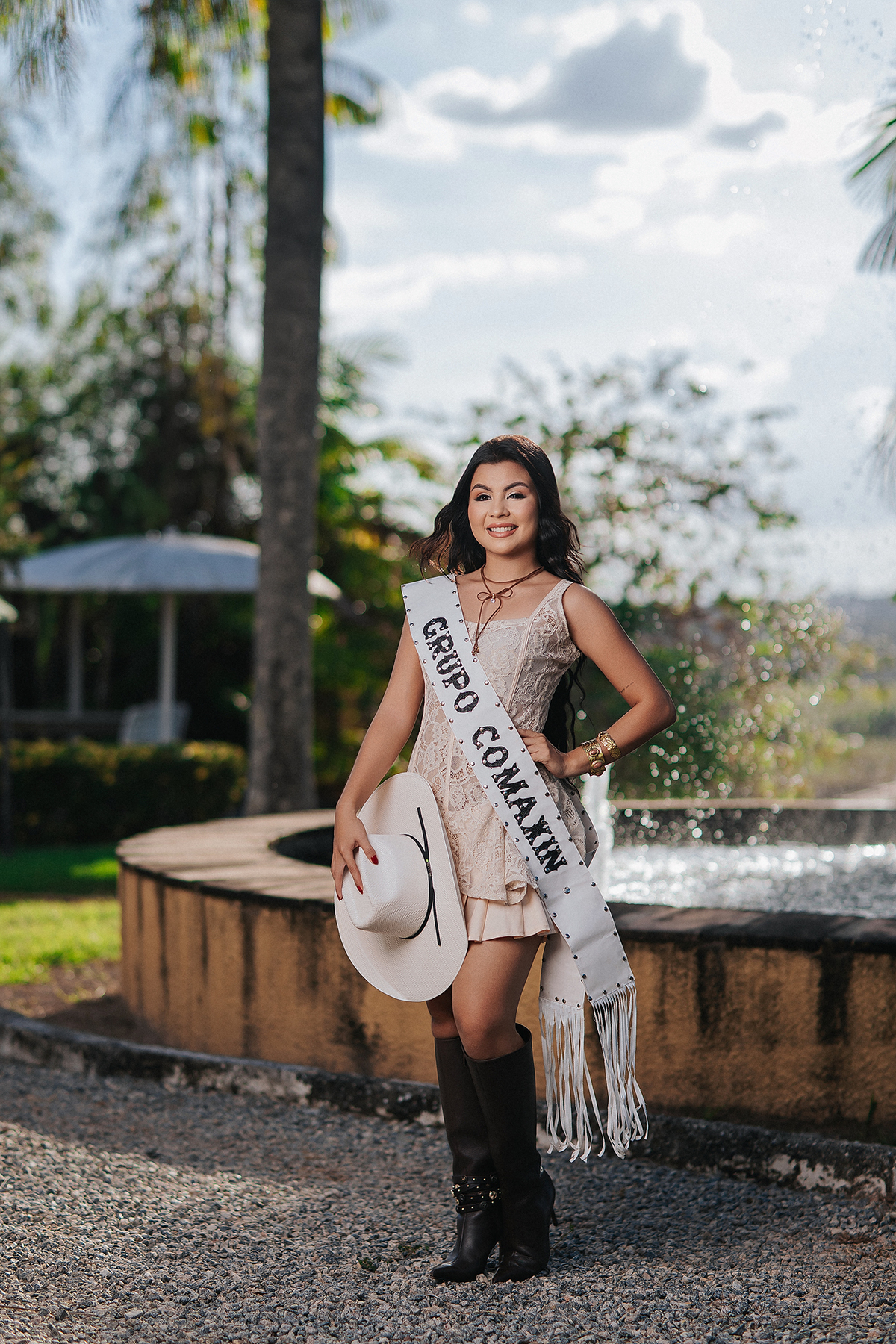 Clara Mello, ensaio fotográfico, sessão fotográfica, rainha fax, fotos ensaio, ideias fotos, ideias estudio, fotos criativas, sessão externa, criativa, fotos country, ensaio cavalos, candidata rainha fax, fax 2026, baile rainha fax