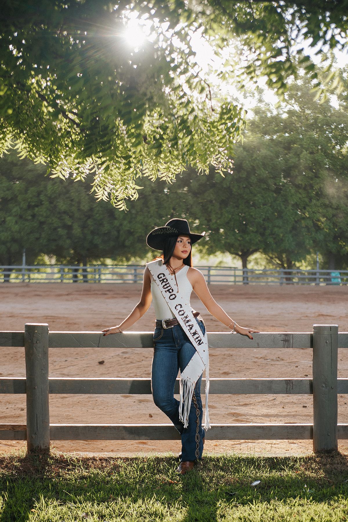 Clara Mello, ensaio fotográfico, sessão fotográfica, rainha fax, fotos ensaio, ideias fotos, ideias estudio, fotos criativas, sessão externa, criativa, fotos country, ensaio cavalos, candidata rainha fax, fax 2026, baile rainha fax