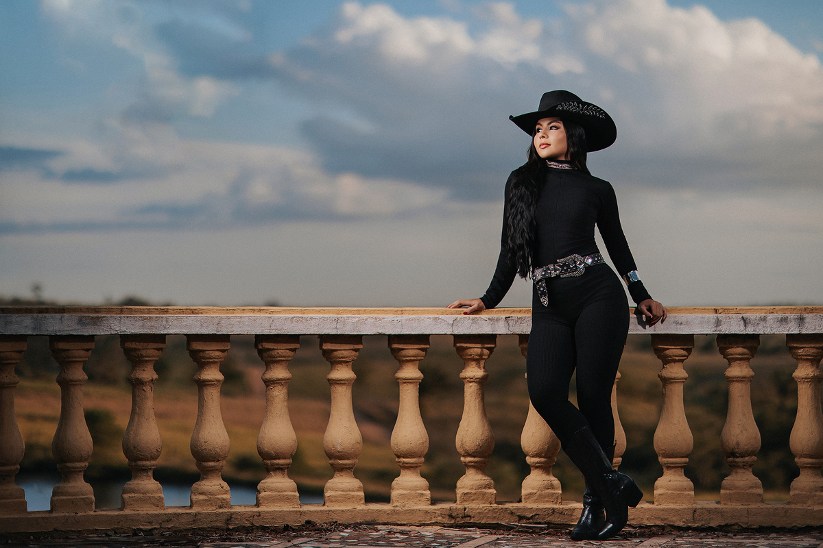 Clara Mello, ensaio fotográfico, sessão fotográfica, rainha fax, fotos ensaio, ideias fotos, ideias estudio, fotos criativas, sessão externa, criativa, fotos country, ensaio cavalos, candidata rainha fax, fax 2026, baile rainha fax