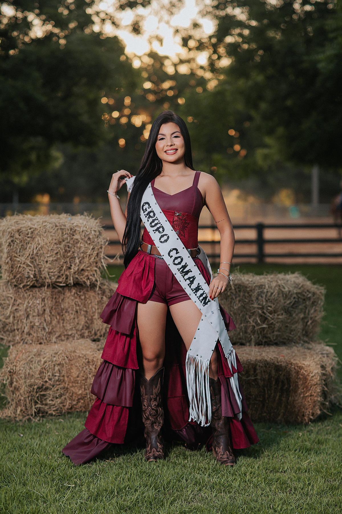 Clara Mello, ensaio fotográfico, sessão fotográfica, rainha fax, fotos ensaio, ideias fotos, ideias estudio, fotos criativas, sessão externa, criativa, fotos country, ensaio cavalos, candidata rainha fax, fax 2026, baile rainha fax