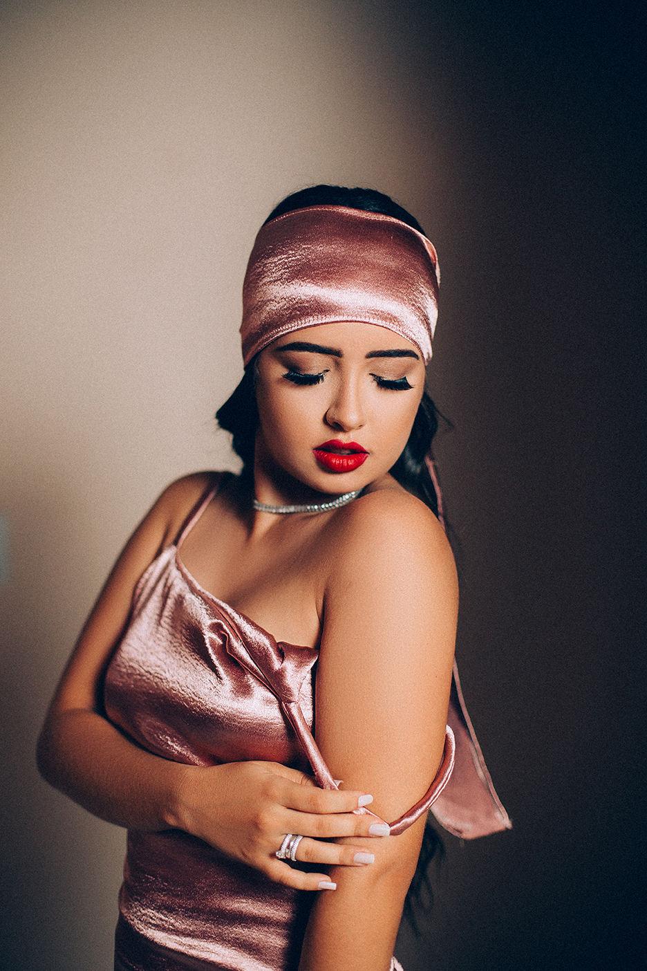 ensaio flavio marques, fotos flavio, flaviomarques, fotografo xinguara, whatsapp fotografo, flavio, mulher, vestido, bandana, sensual, aniversário, parede, pose, blogueira, tumblr, xinguara, rio maria, agua azul