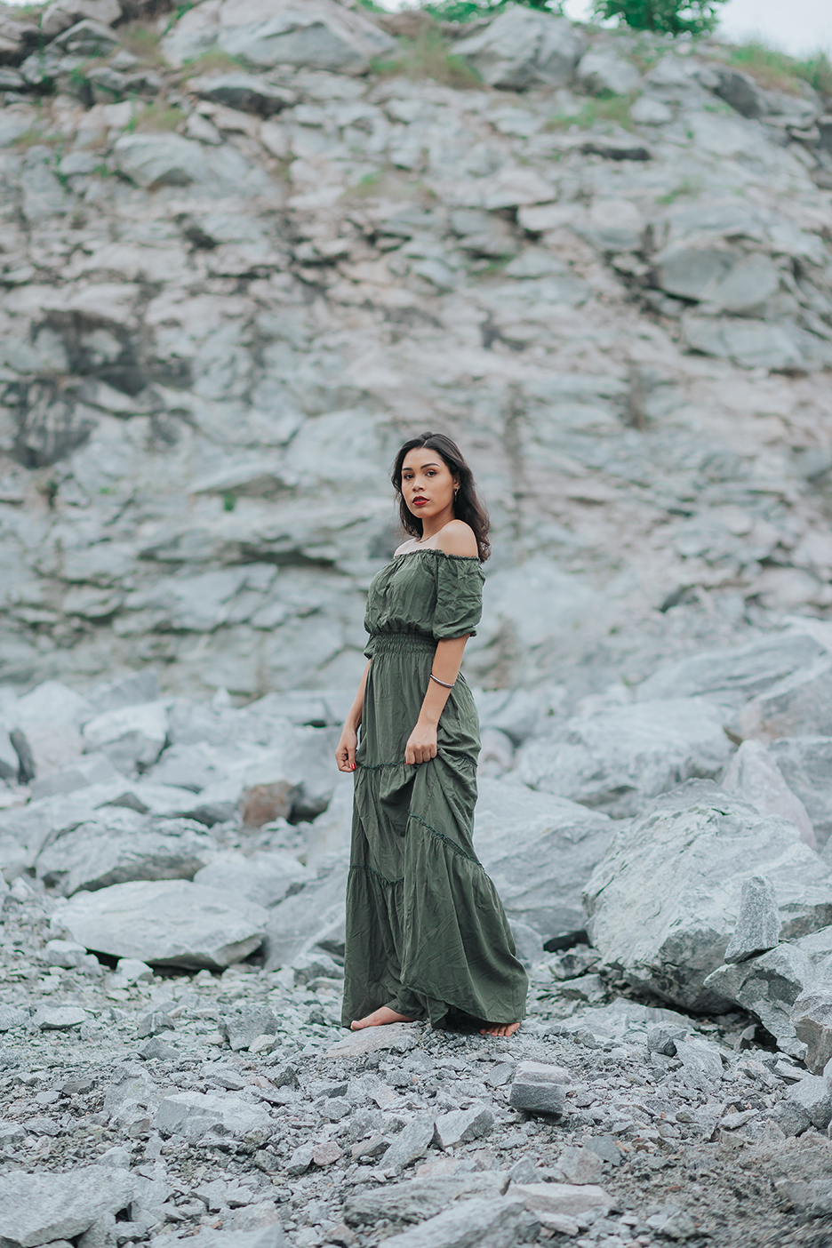 flavio marques, fotografias, pedreira, sandylla, mulher, sensual, sexy, fotos criativas, externa, flavio fotografo, xinguara, fotos por do sol, sol, chuva, jeans, sorriso, maquiagem, mulher, sentada, pedra, britador, xinguara