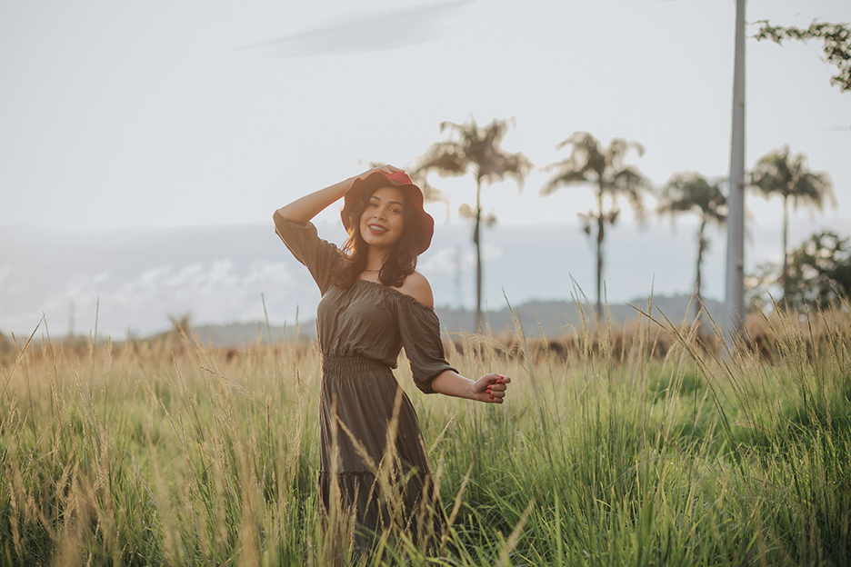 flavio marques, fotografias, pedreira, sandylla, mulher, sensual, sexy, fotos criativas, externa, flavio fotografo, xinguara, fotos por do sol, sol, chuva, jeans, sorriso, maquiagem, mulher, sentada, pedra, britador, xinguara