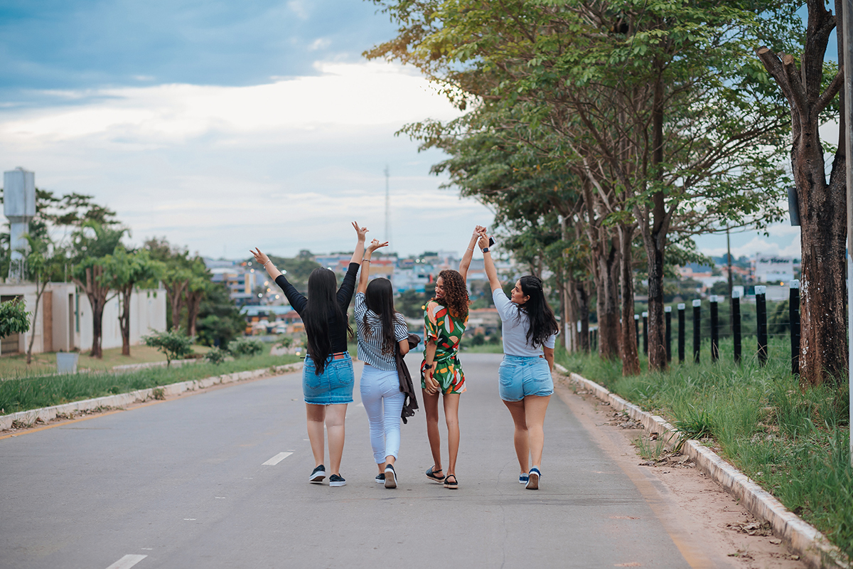 flávio marques, xinguara, fotos, aniversário, fotos 18 anos, ensaio externo, fotos tumblr, fotos criativas, amigas, fotos com amigas, 18anos, ensaio inspiração, inspiração, sorriso, fusca, carro antigo, xinguara, flávio marques fotógrafo, xinguara