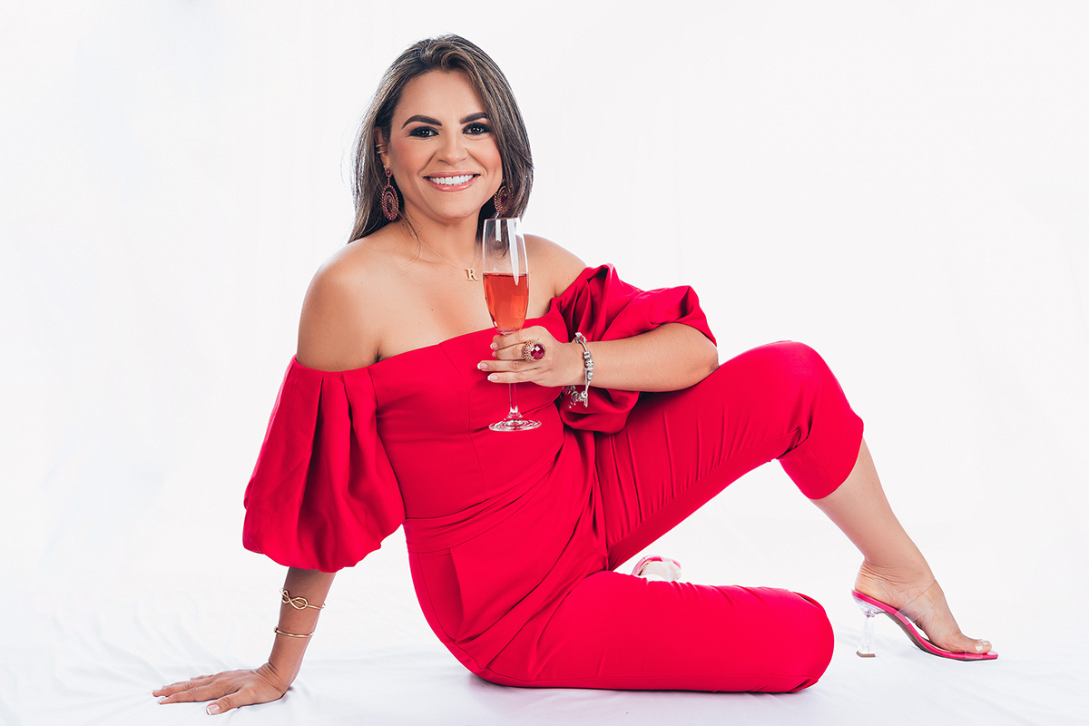 ensaio, flaviomarques, fotografias, xinguara, fotos estúdio, mulher, feminino, ensaio, tumblr, vinho, rosas, sorriso, professora, flaviomarques, xinguara, instagram, flavio fotografo, melhor, noiva, casamento, aniversário, 15 anos, xinguara