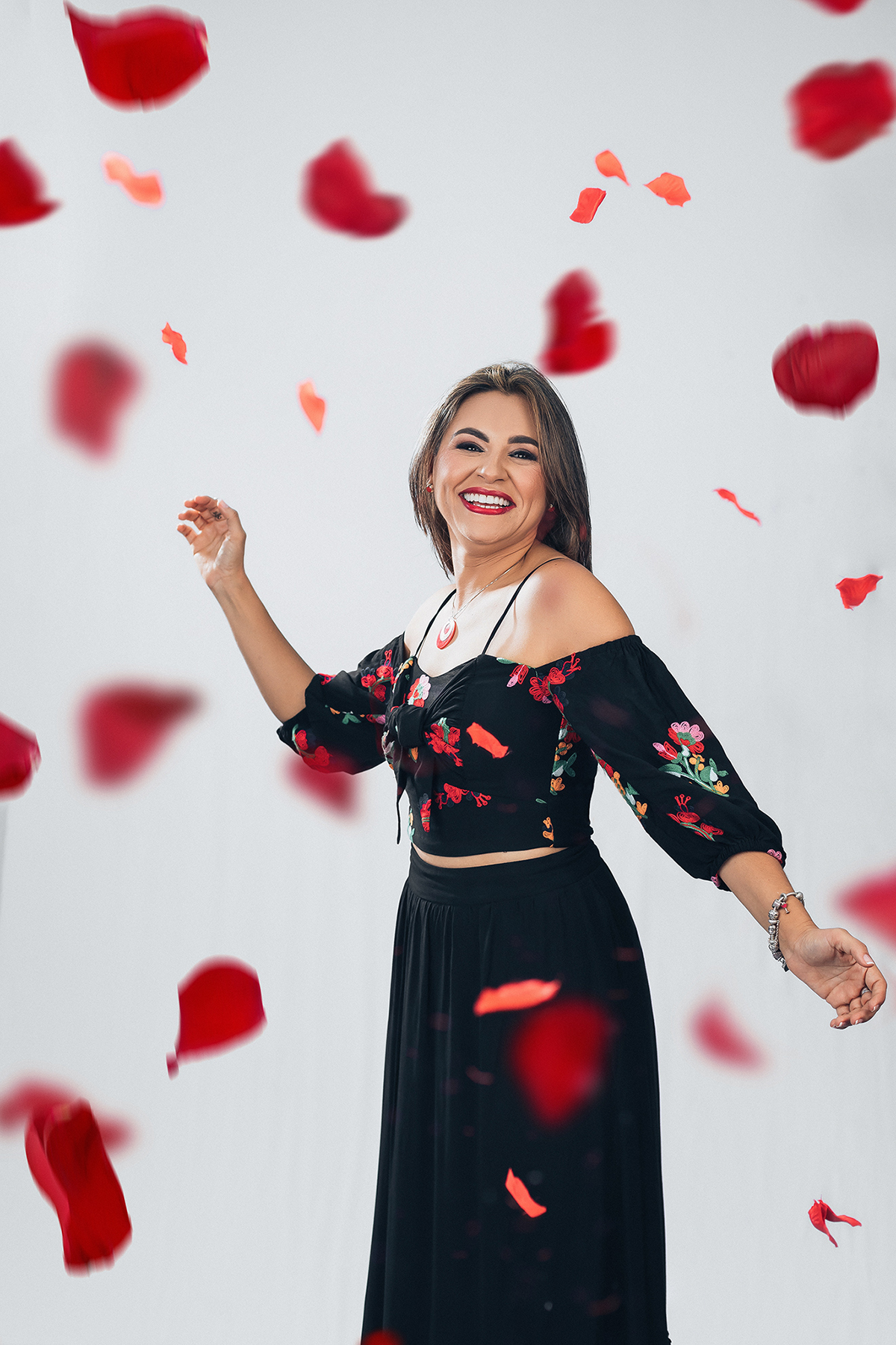 ensaio, flaviomarques, fotografias, xinguara, fotos estúdio, mulher, feminino, ensaio, tumblr, vinho, rosas, sorriso, professora, flaviomarques, xinguara, instagram, flavio fotografo, melhor, noiva, casamento, aniversário, 15 anos, xinguara