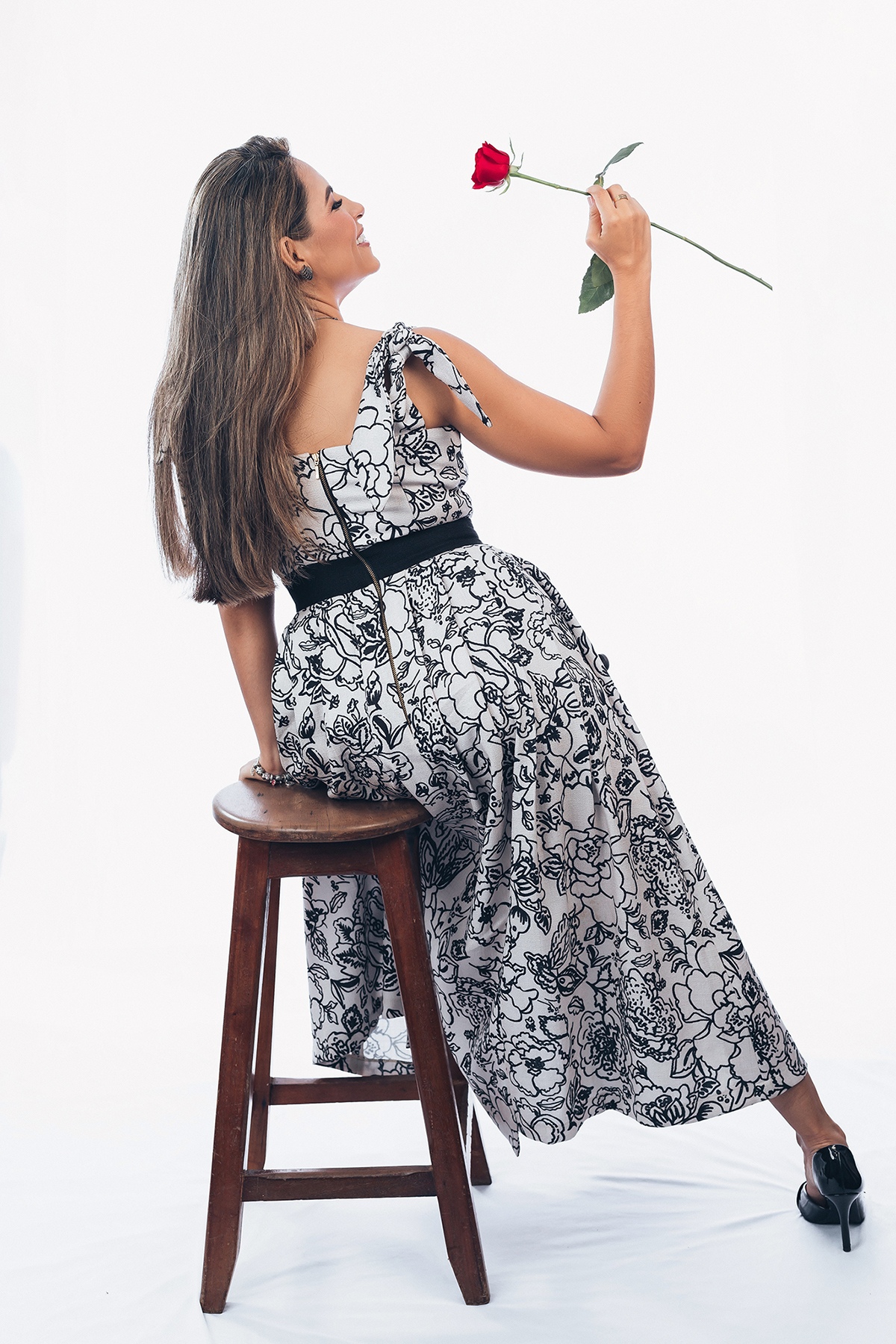 ensaio, flaviomarques, fotografias, xinguara, fotos estúdio, mulher, feminino, ensaio, tumblr, vinho, rosas, sorriso, professora, flaviomarques, xinguara, instagram, flavio fotografo, melhor, noiva, casamento, aniversário, 15 anos, xinguara