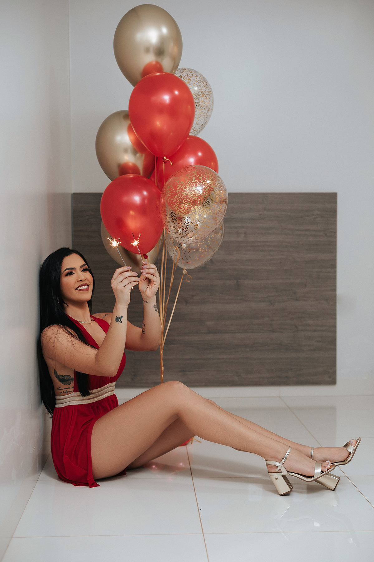 maira, carvalho, flaviomarquesfotografias, xinguara, fotografo, ourilândia, ensaio, aniversário, sensual, baloes, sorriso, vestido, vermelho, sexy, maira, fotos, inspiração, lifestyle, lingerie, sensual, feminino, ensaio, flaviomarquesfotografias