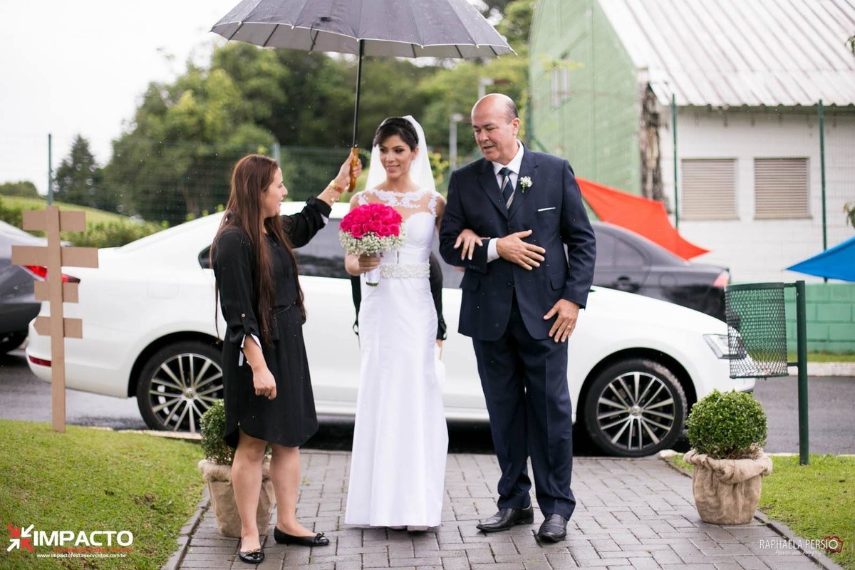 entrada da noiva com chuva cerimonial simone ribeiro