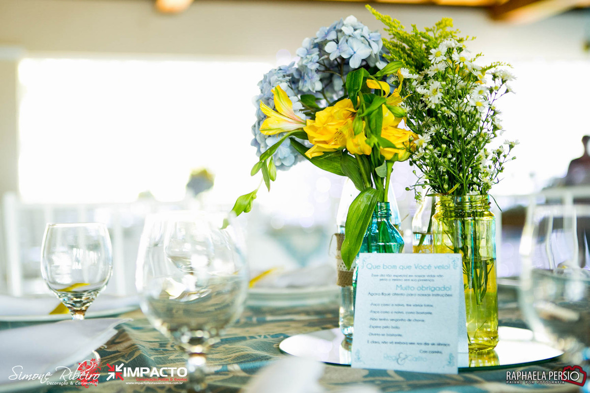 Centro de mesa casamento com garrafas