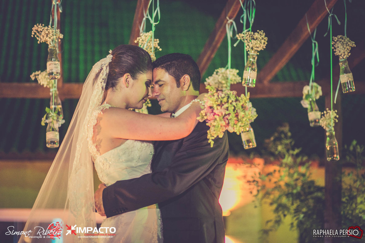 Fotos dos noivos abraçados