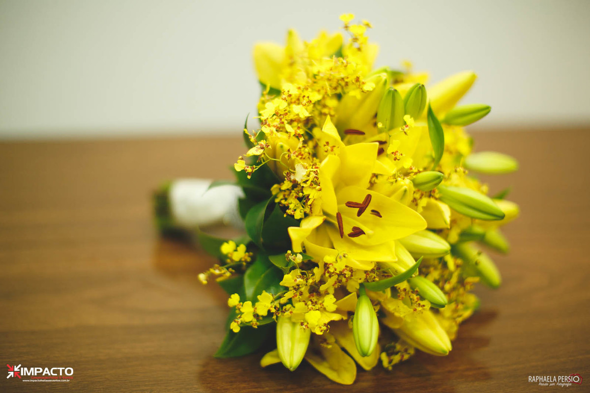 buquê da noiva amarelo com lírios e orquidea