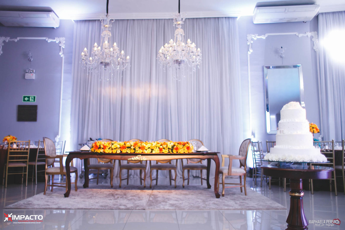 mesa dos noivos e bolo casamento