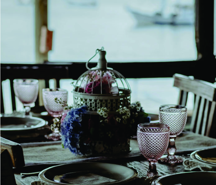 centro de mesa casamento vintage com gaiola e hortências