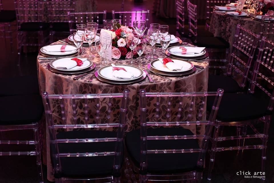 mesa casamento toalha nude flores marsala e rosa