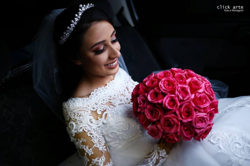 noiva com buquê pink