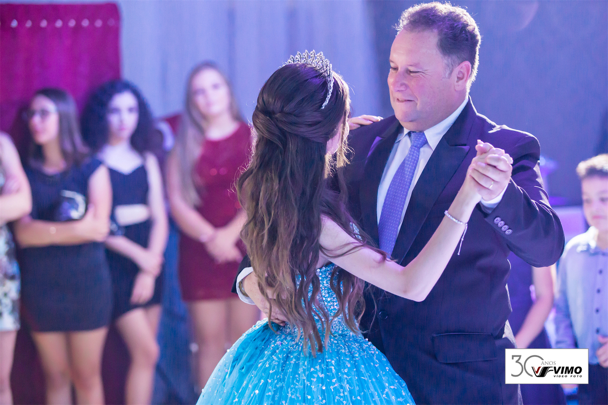 debutante dança valsa com o pai