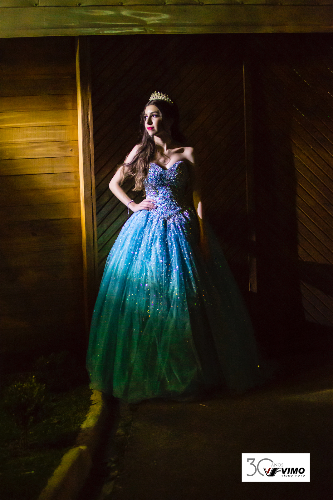 debutante com vestido de baile azul