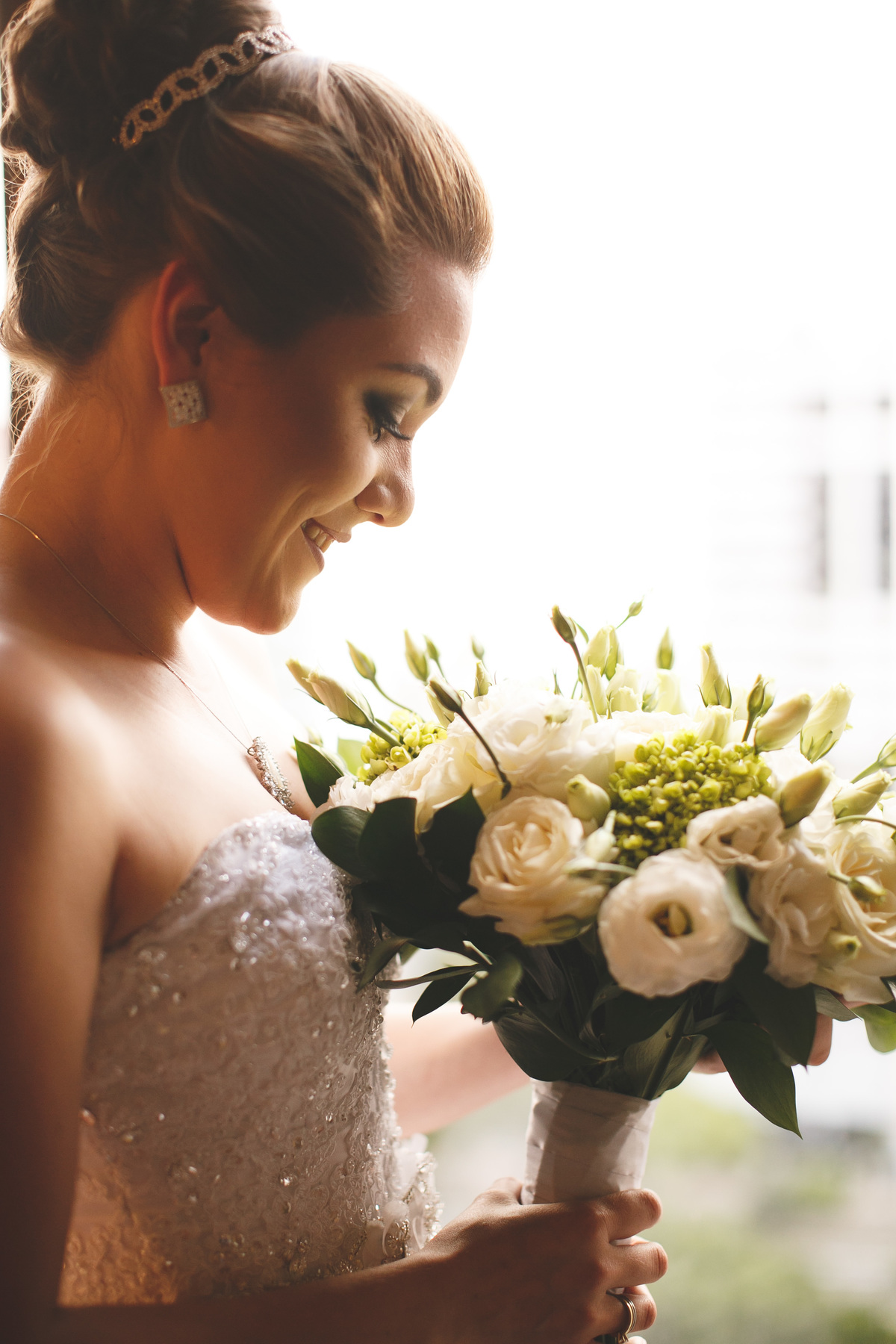 noiva com buque branco