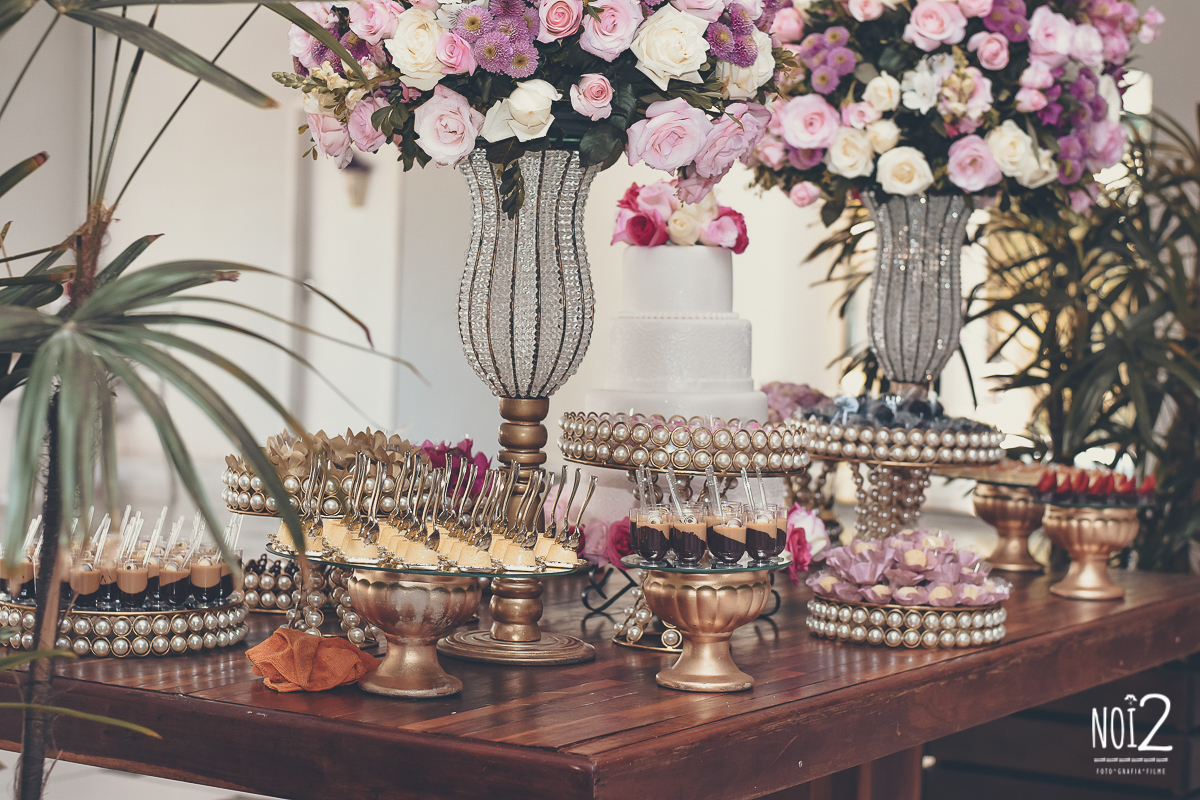 arranjo mesa dos doces tons de rosa