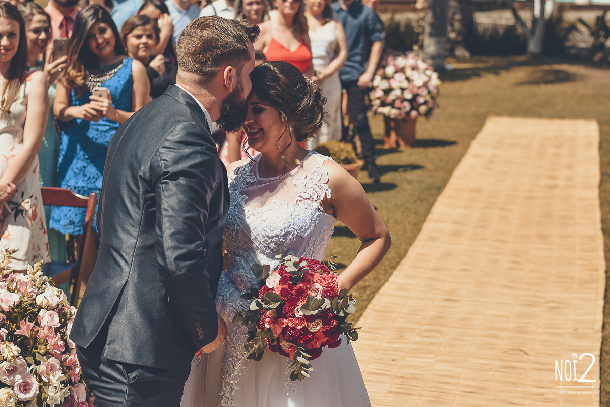 noivo recebendo a noiva