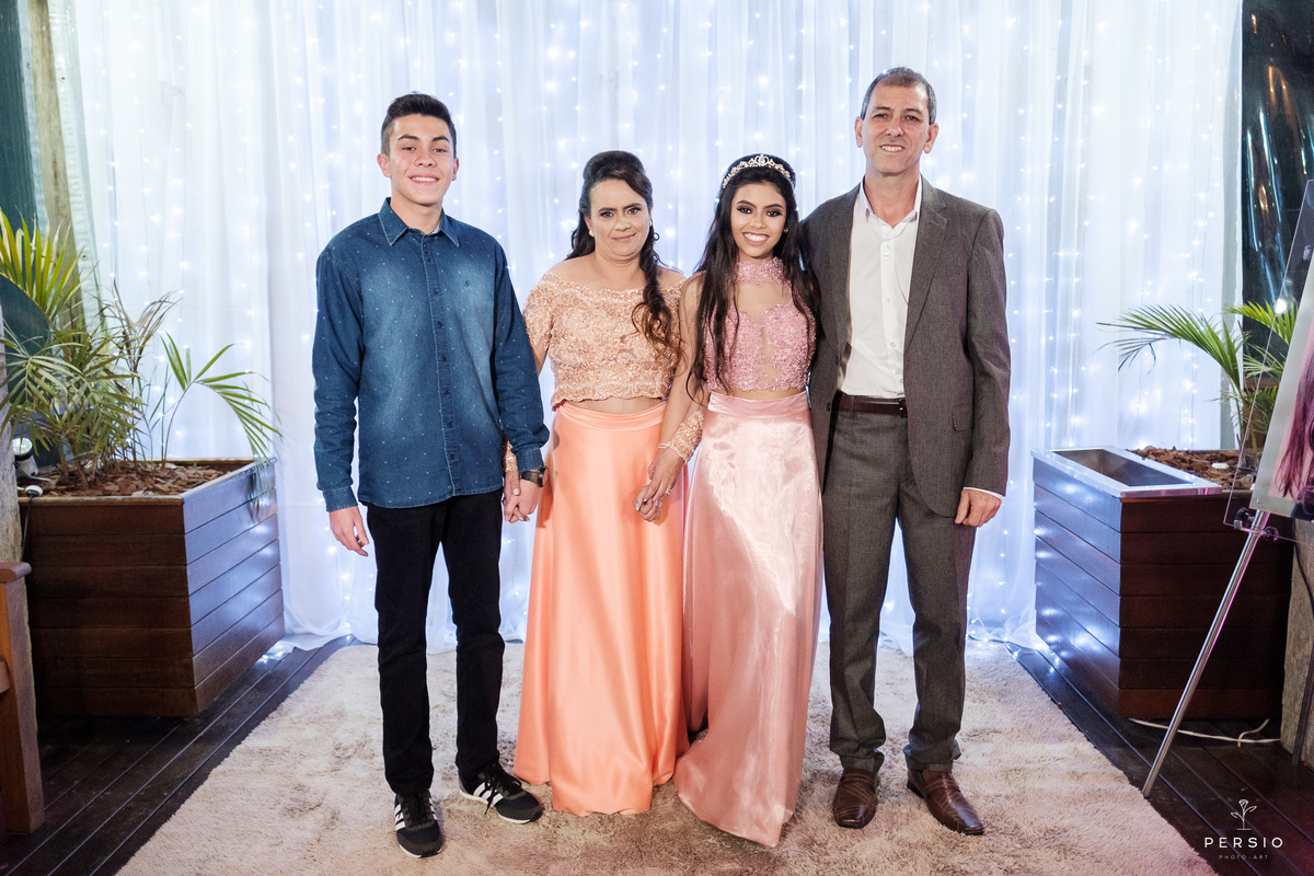 debutante com a família