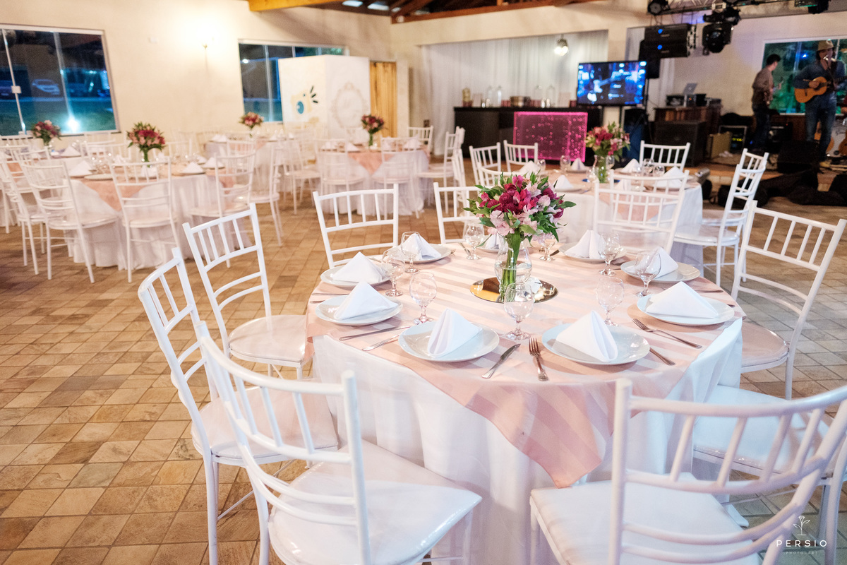 centro de mesa 15 anos rosa e marsala