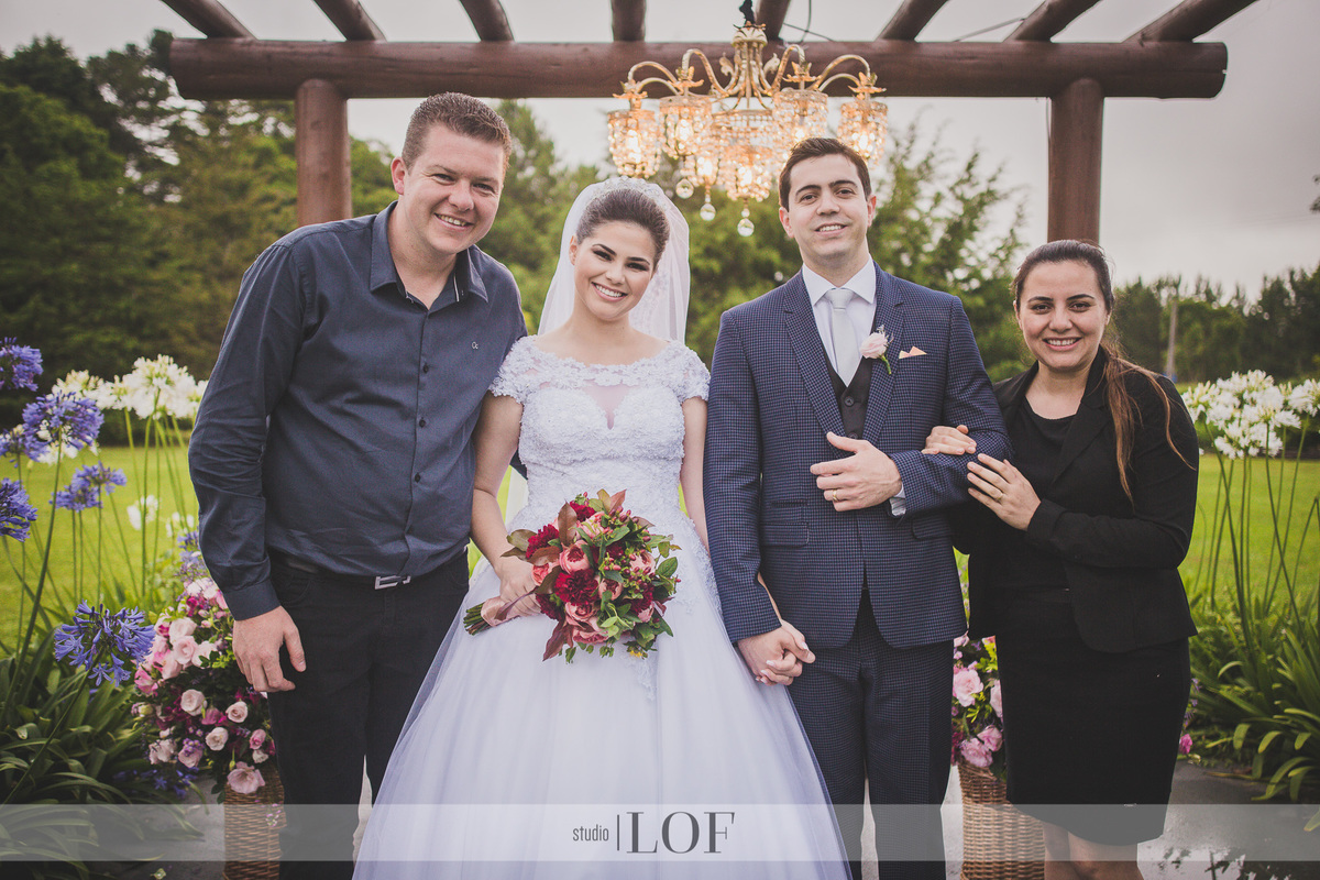 decoradores com noivos