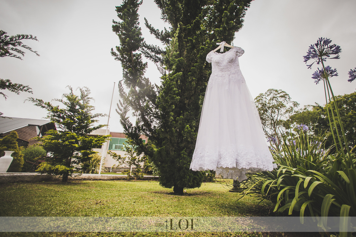 vestido da noiva ao ar livre