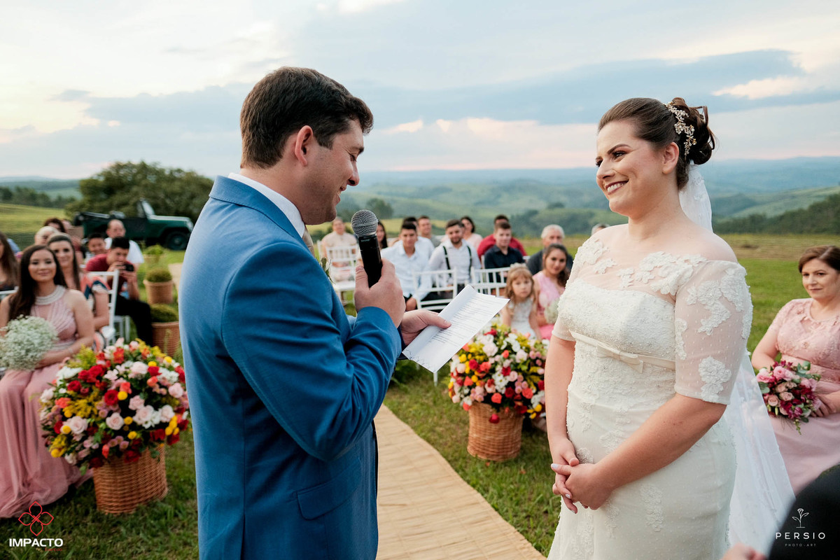 casamento incrivel nas montanhas mini wedding com arco de flores