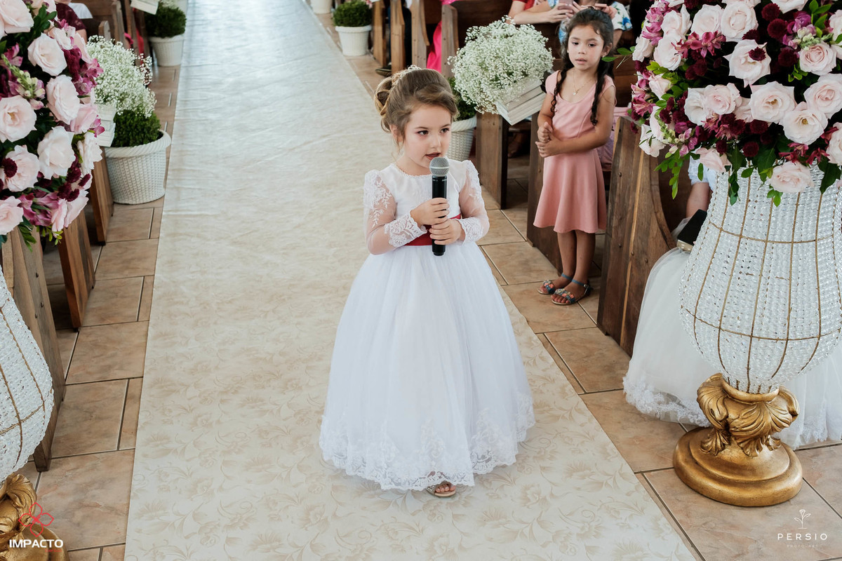 daminha entra cantando