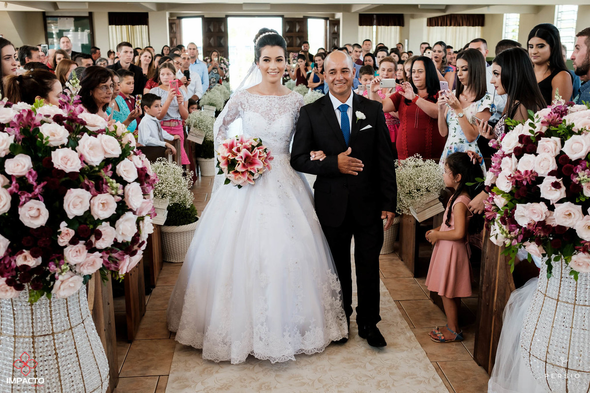 noiva entrando com o pai