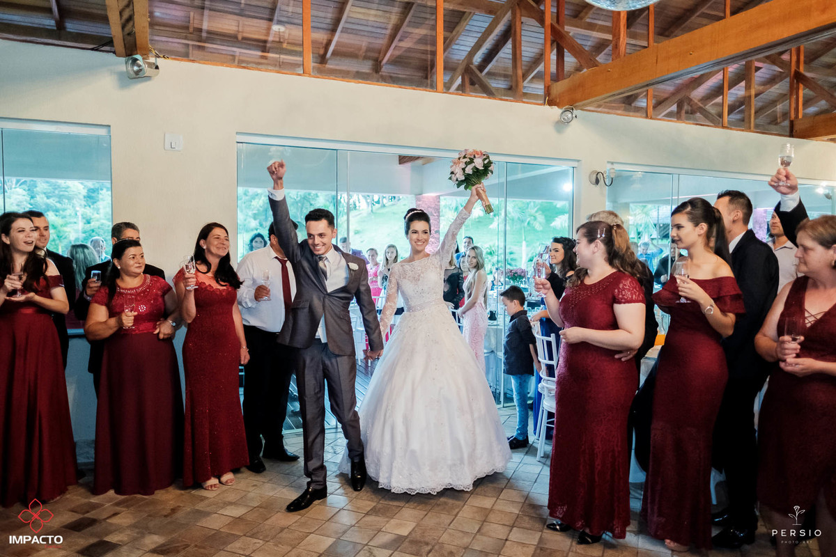 entrada dos noivos no salão