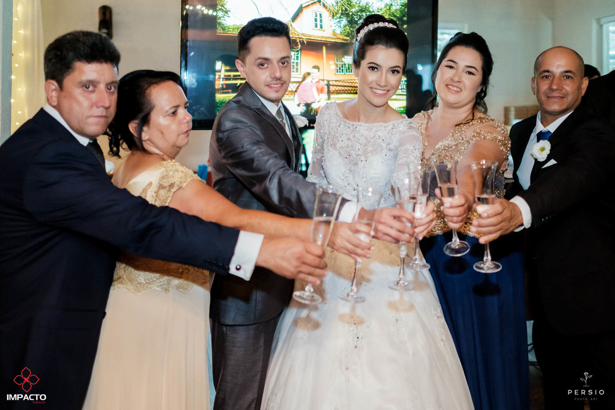 brinde dos noivos com os pais