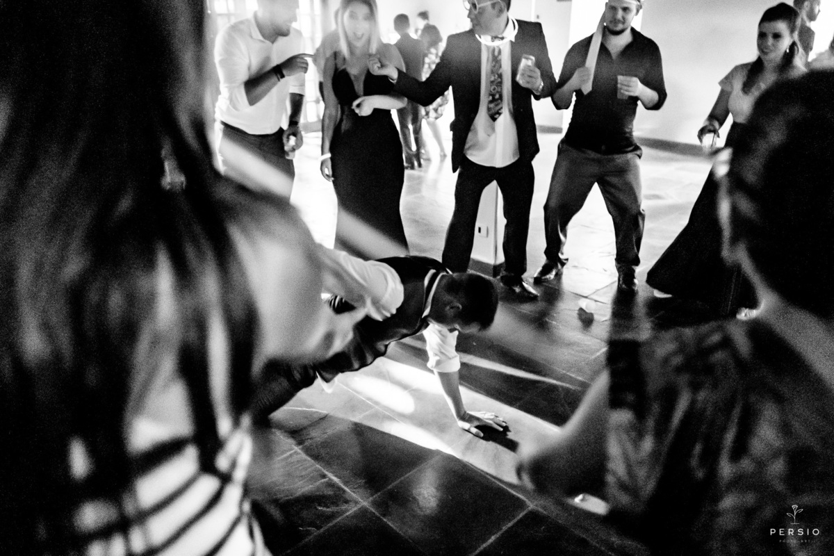 noivo fazendo coreografia