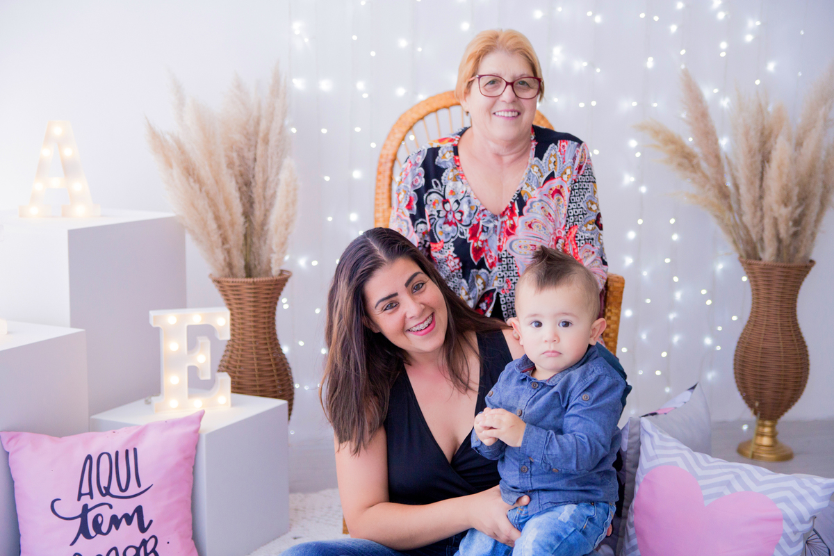acompanhamento mensal de bebe caxias do sul figurino cenario tematico  personagem foto infantil serra gaucha fotografia familia mundo azul rosa ensaio fotografico crianca newborn baby menino menina smash the cake esmague o bolo banheira urso circo