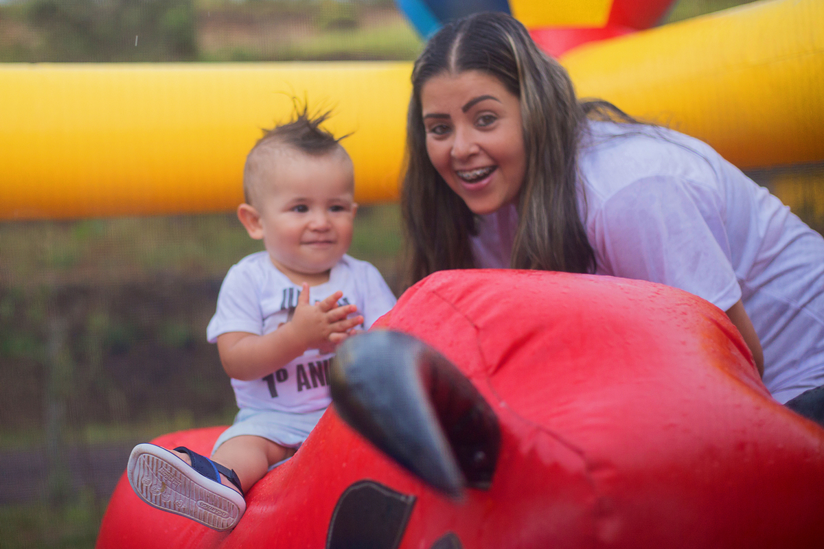 acompanhamento mensal de bebe caxias do sul figurino cenario tematico  personagem foto infantil serra gaucha fotografia familia mundo azul rosa ensaio fotografico crianca newborn baby menino menina smash the cake esmague o bolo banheira urso circo