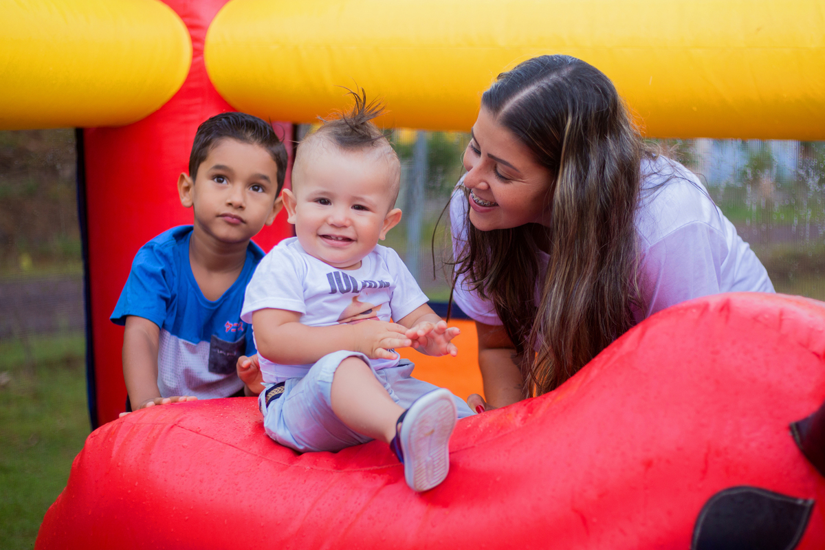 acompanhamento mensal de bebe caxias do sul figurino cenario tematico  personagem foto infantil serra gaucha fotografia familia mundo azul rosa ensaio fotografico crianca newborn baby menino menina smash the cake esmague o bolo banheira urso circo