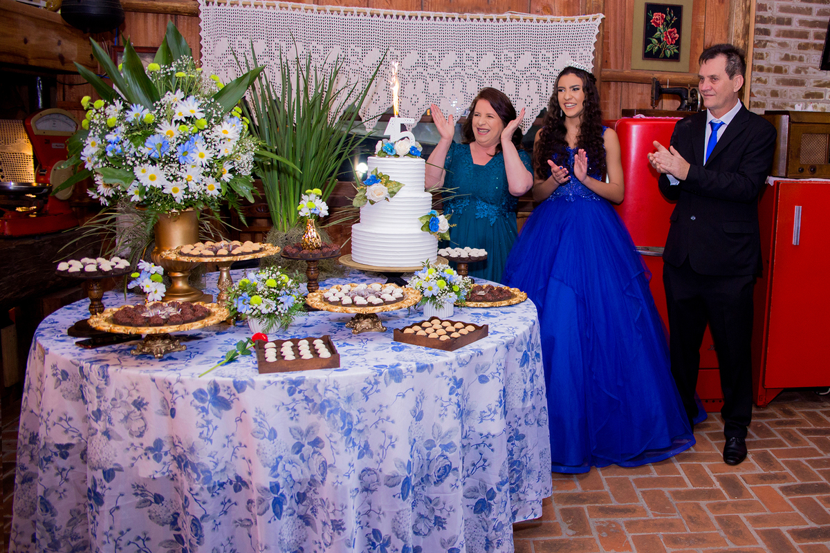 acompanhamento mensal de bebe caxias do sul figurino cenario tematico  personagem foto infantil serra gaucha fotografia familia mundo azul rosa ensaio fotografico crianca newborn baby menino menina smash the cake esmague o bolo banheira urso circo
