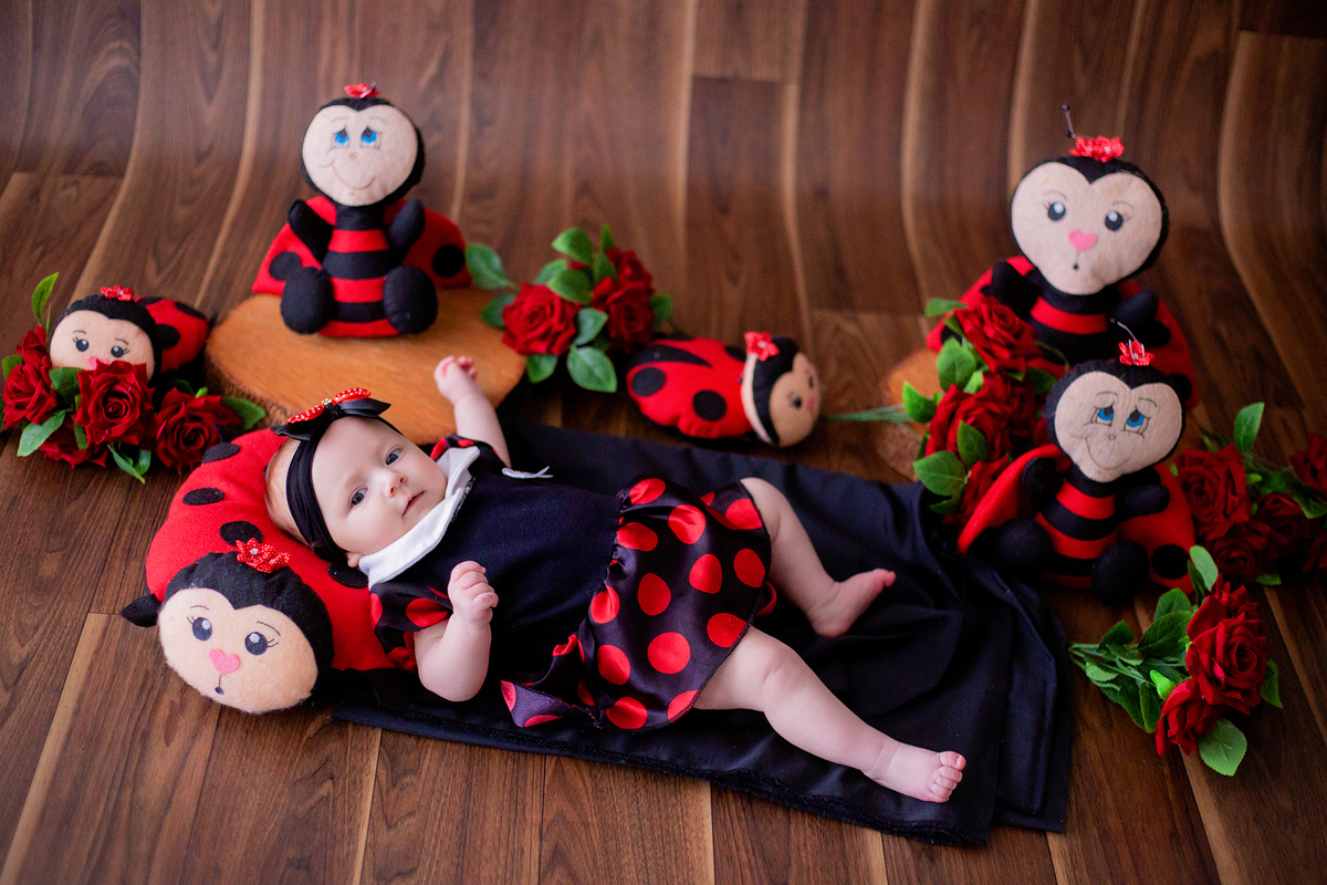 acompanhamento mensal de bebe caxias do sul figurino cenario tematico  personagem foto infantil serra gaucha fotografia familia mundo azul rosa ensaio fotografico crianca newborn baby menino menina smash the cake esmague o bolo banheira urso circo